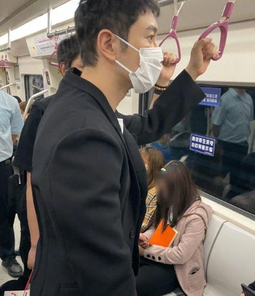 黄晓明吃瓜群众图